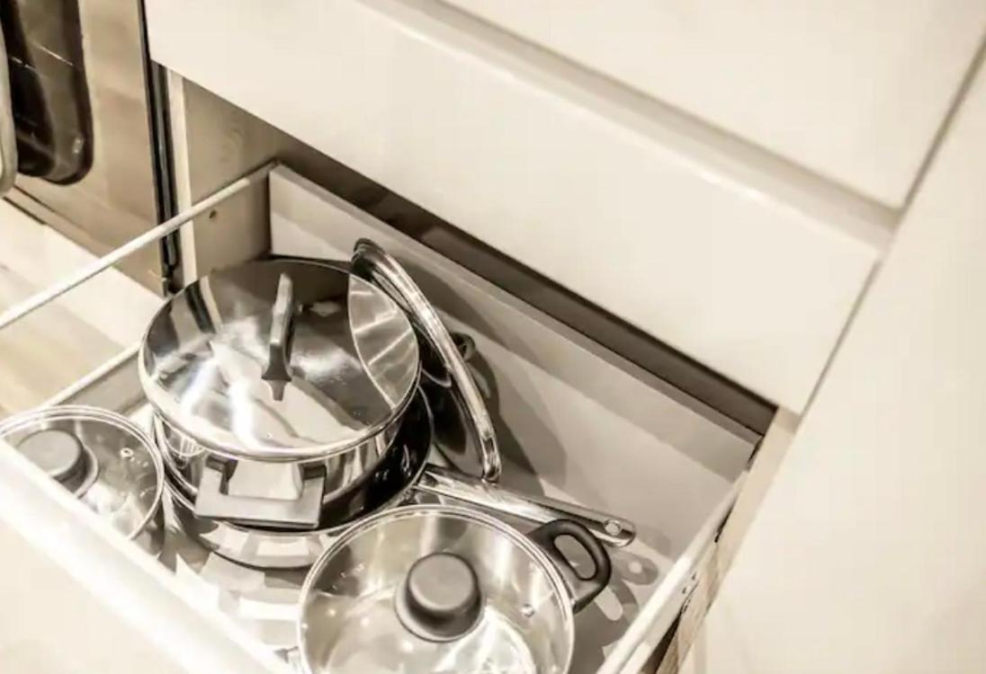 Executive Apartments Free On-Site Parking, 2 En-Suites, Sleeps 4, Свіндон Екстер'єр фото